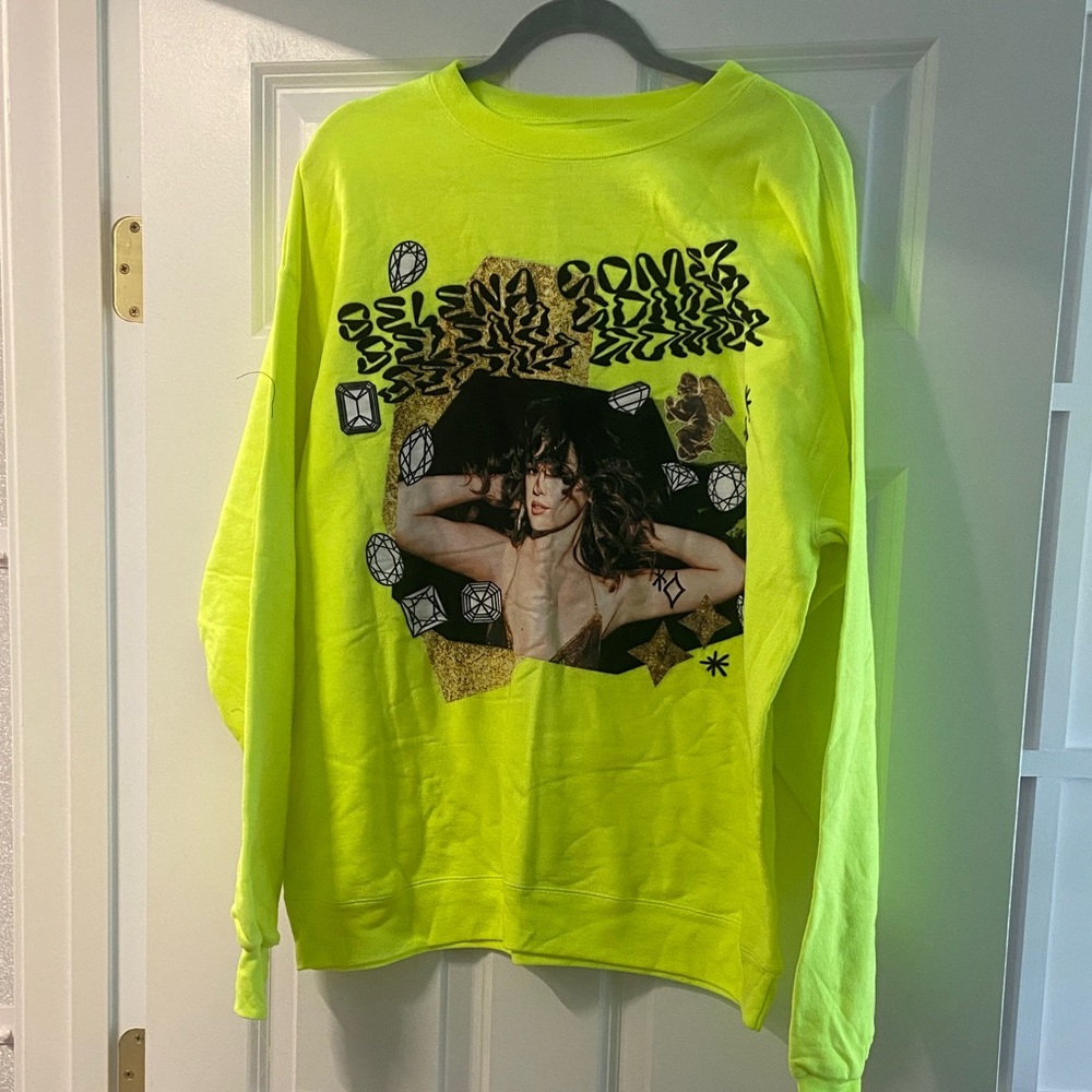 🧡 Women’s Selena Gomez crewneck sweatshirt